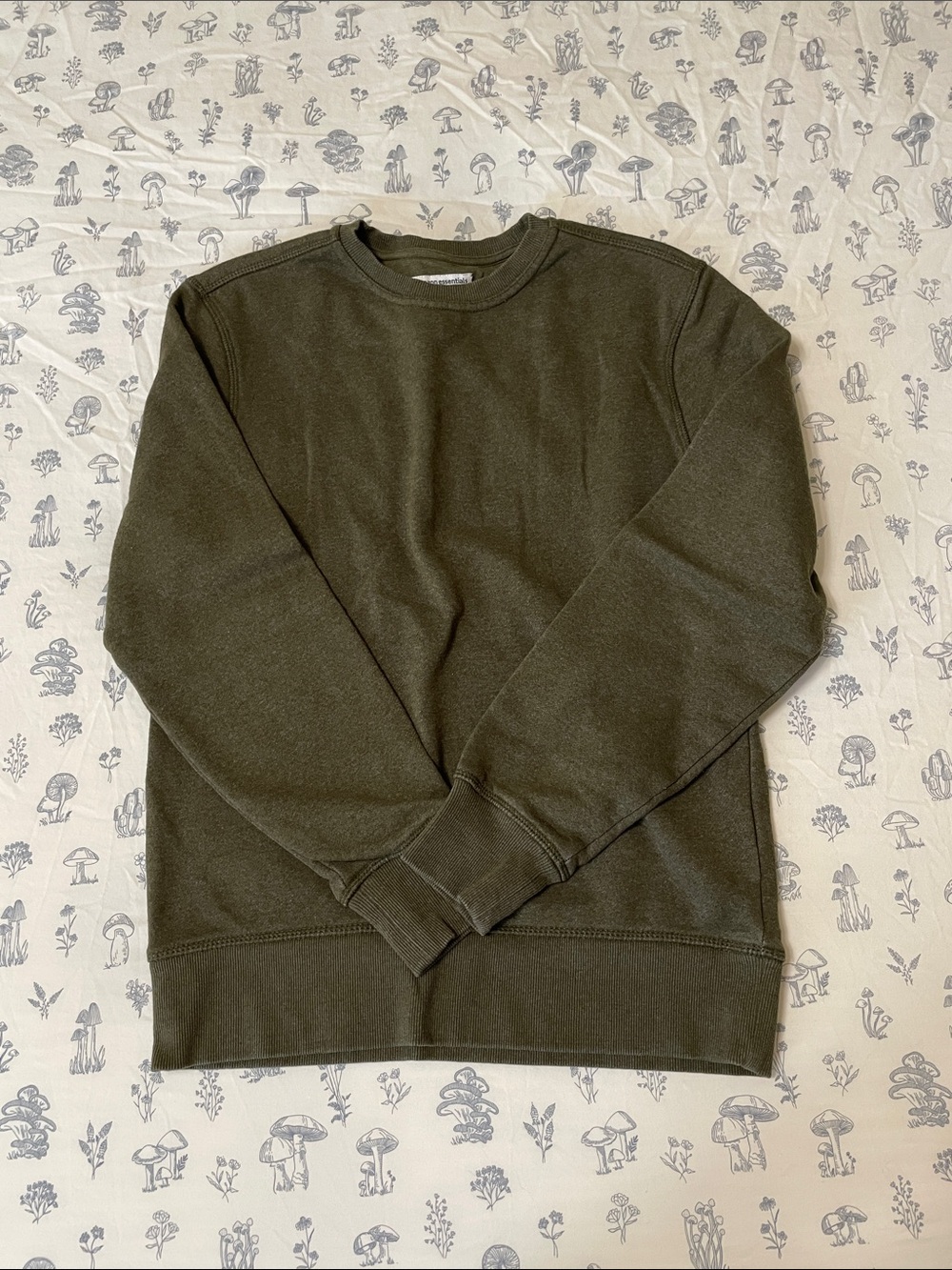 Amazon Essentials Men's Crewneck Sweater in Olive